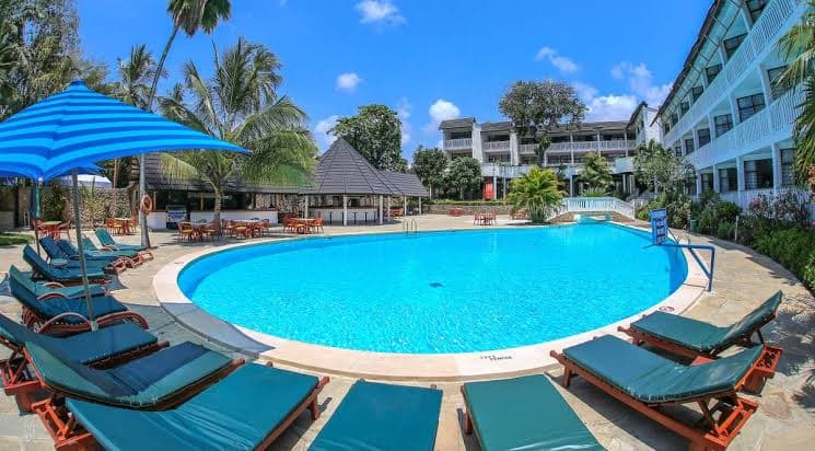 Travellers Beach Hotel & Resort